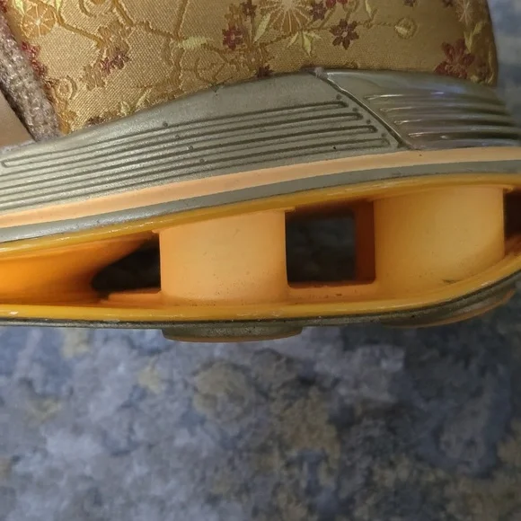 Women's Nike Athletic Shoe Shox Gravity Metallic - Picture 12 of 13